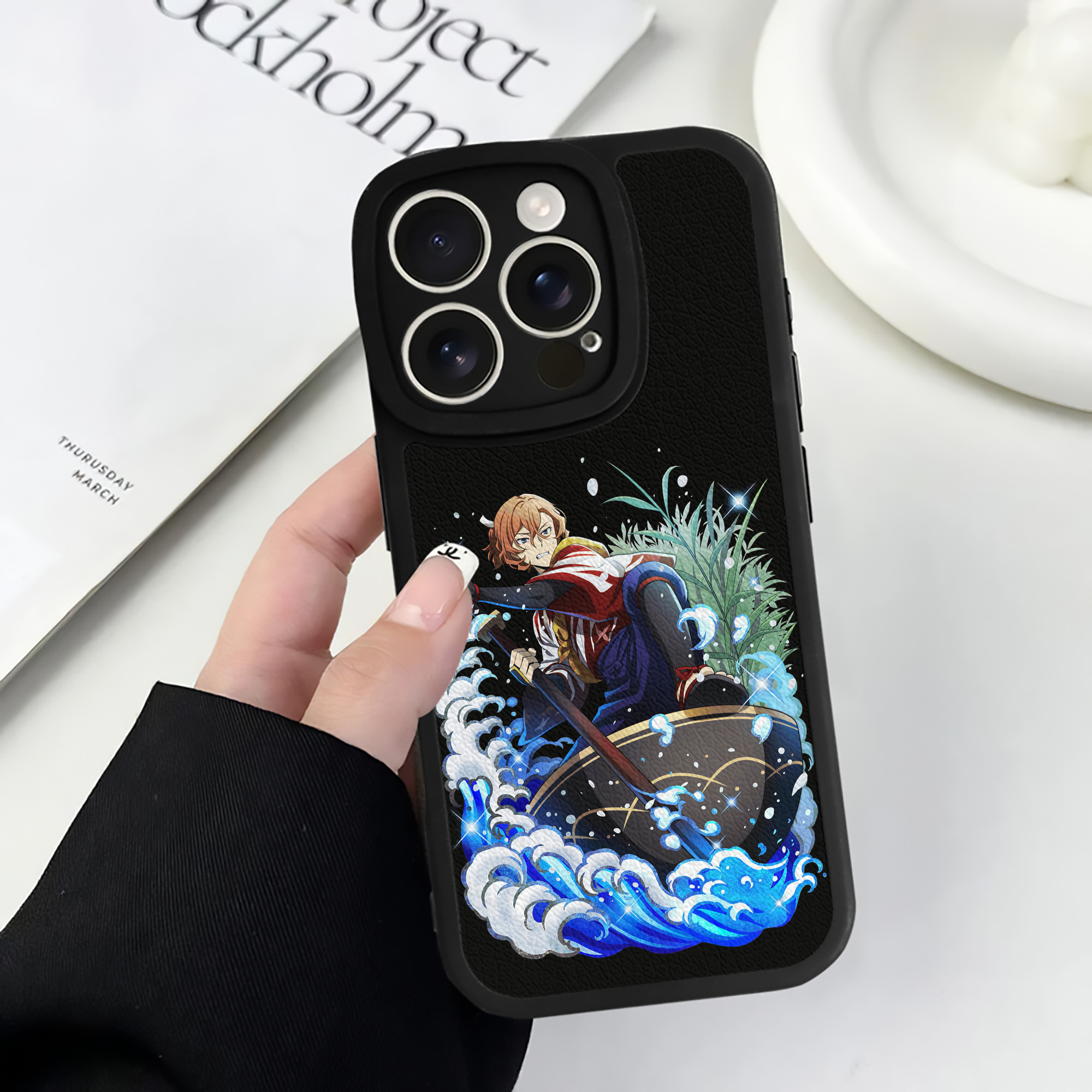 （画像用） 文豪ストレイドッグス Bungo Stray Dogs 【iPhone 16シリーズ対応】シリコンスマホケース（レザー調） 材質：シリコン